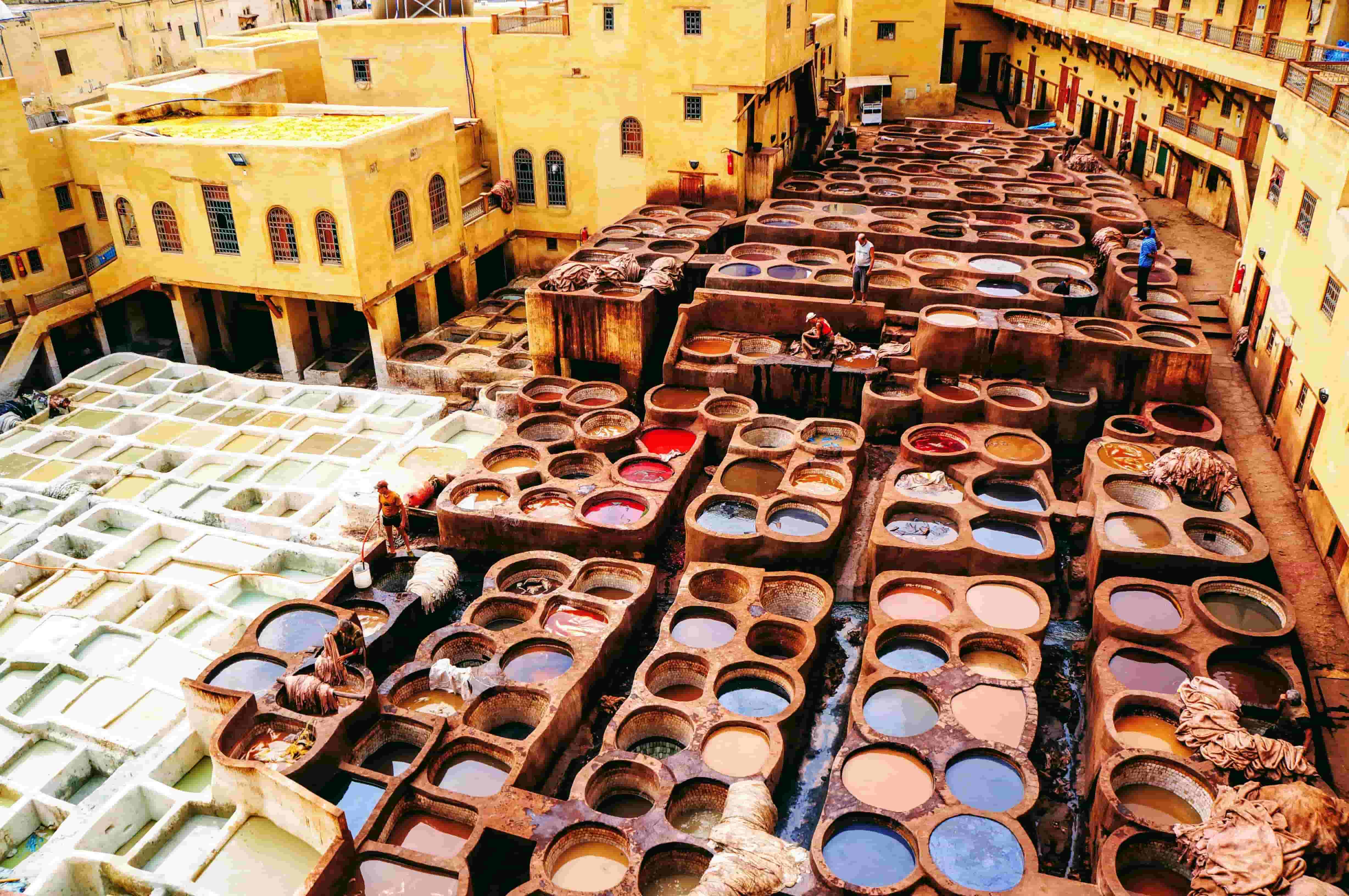 Tanneries de la ville impériale de Fès au Maroc
